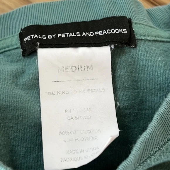 Super cute long sleeve t by petals and peacock. Size m - Picture 3 of 3